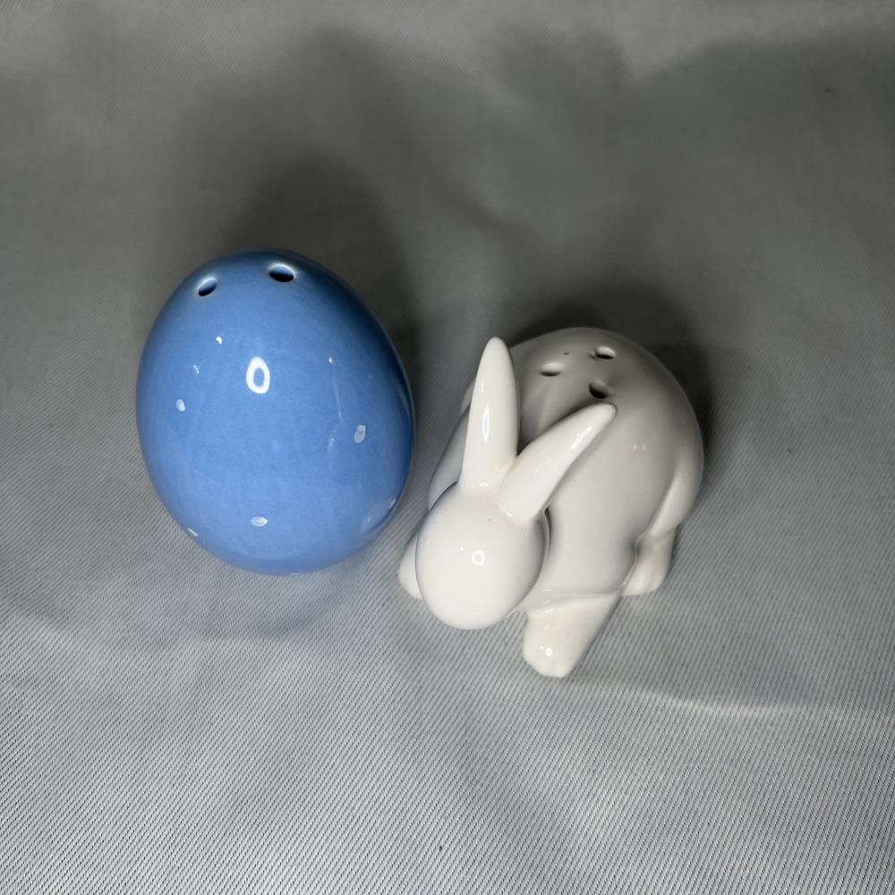 NEW Easter Bunny And Egg‎ Salt and Pepper Shaker
